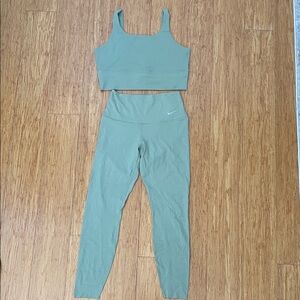 Nike Women's Zenvy Leggings and Bra Top Set